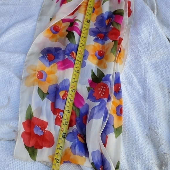 Liz Claiborne silk scarf - Picture 5 of 6